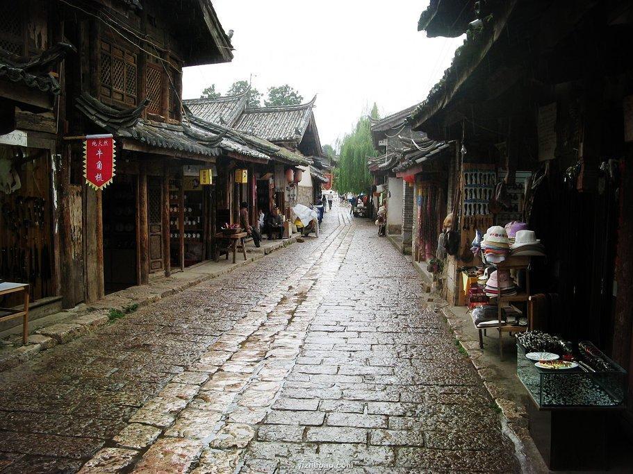 救援困倦的男孩